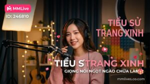 Ảnh đại diện tiểu sử idol Trang Xinh trên ứng dụng MMLive ID 246810. Nữ streamer đang mỉm cười ấm áp, đeo tai nghe và trò chuyện qua micro trong không gian phòng live thư giãn. Trên ảnh có các dòng chữ nổi bật: Tiểu sử Trang Xinh, Giọng nói ngọt ngào chữa lành cùng tên miền mmlive.cn.com.
